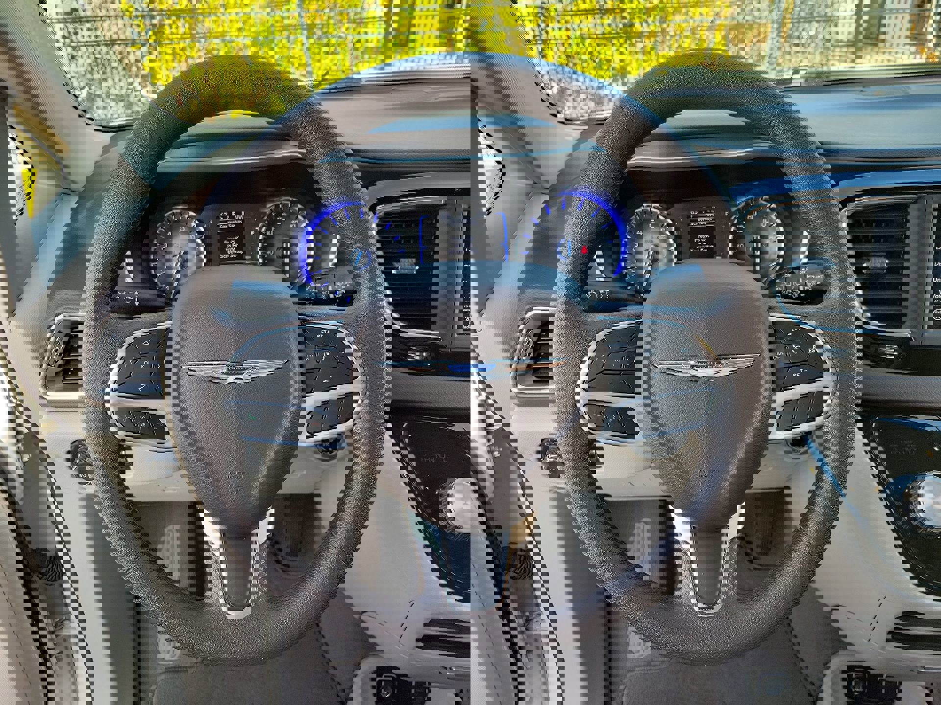 Used 2020 Chrysler Pacifica Touring w/ Tire & Wheel Group image 29