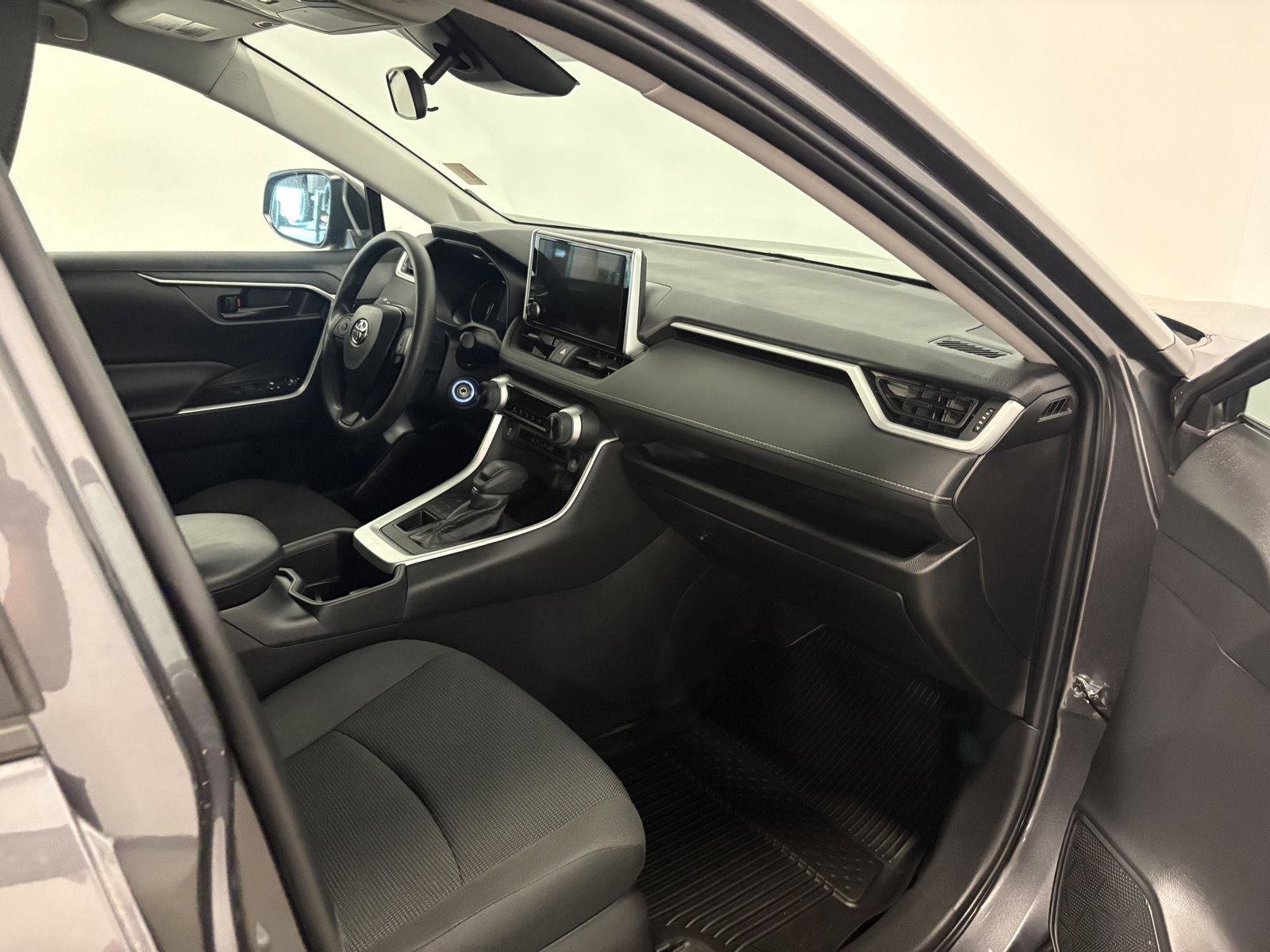 Used 2023 Toyota RAV4 LE AWD/4WD image 44