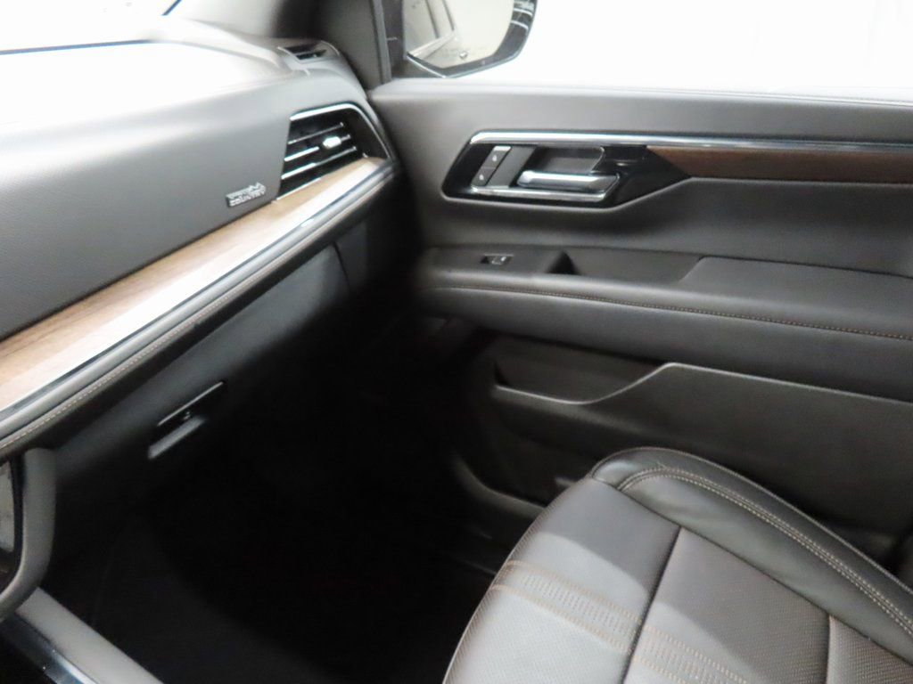 Used 2025 Chevrolet Suburban High Country AWD/4WD image 24
