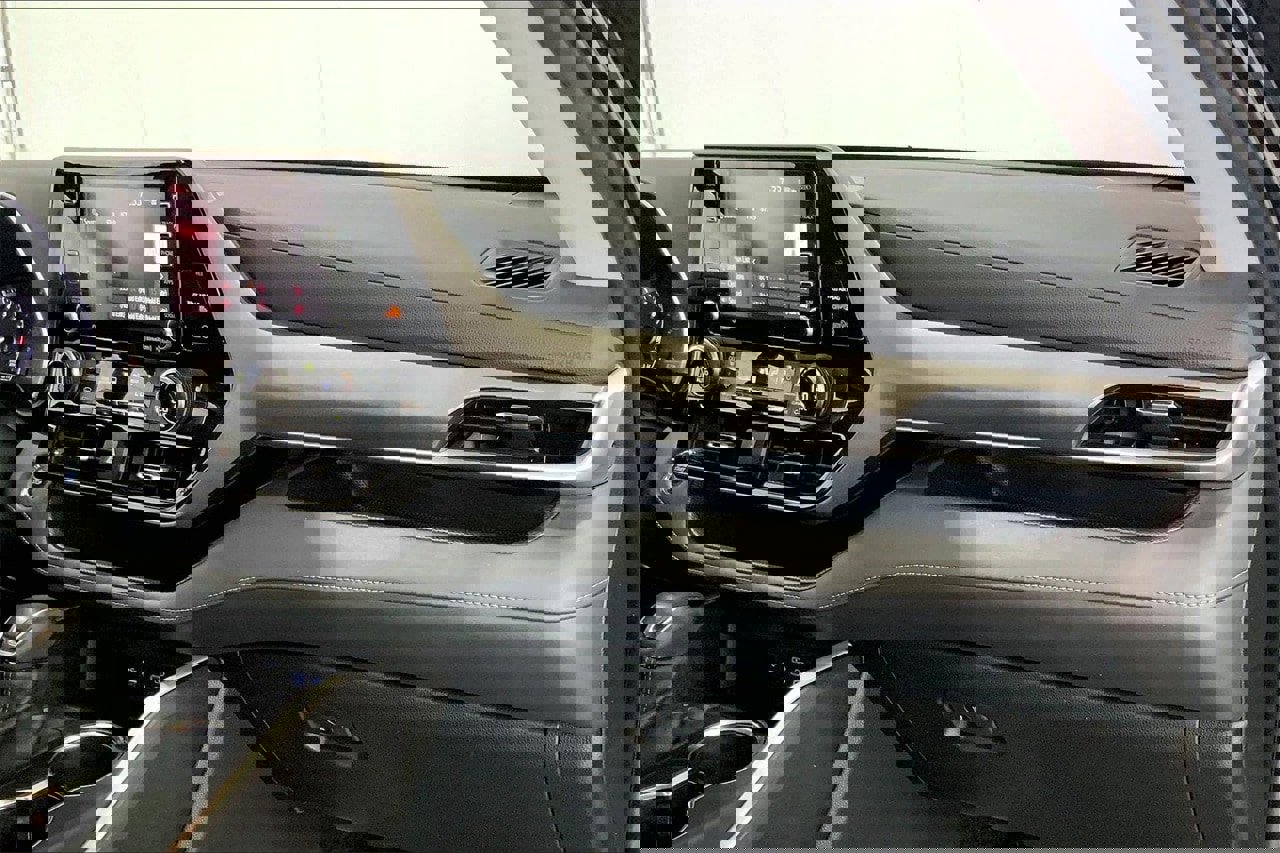 Used 2022 Toyota Highlander XLE image 16