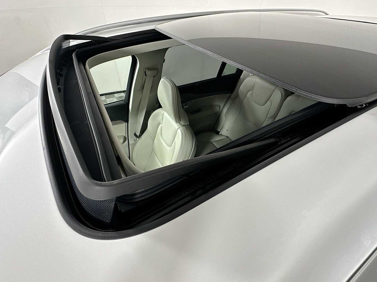 Certified 2024 Volvo XC90 B6 Ultimate image 20