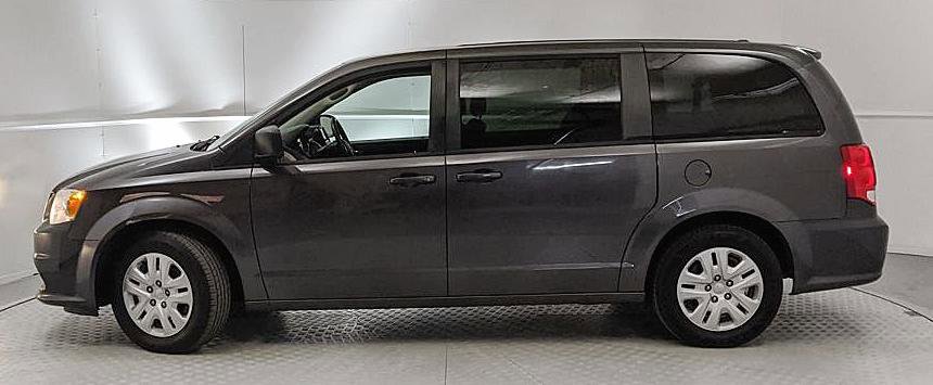 Used 2018 Dodge Grand Caravan SE w/ UConnect Hands-Free Group image 5