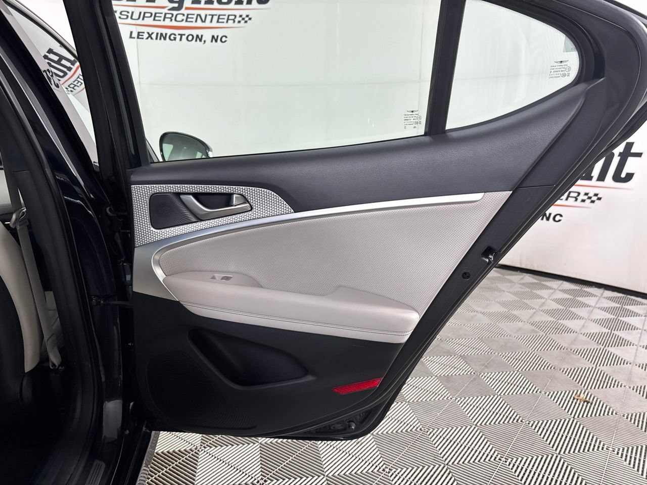 Used 2023 Genesis G70 2.0T w/ Sport Prestige Package AWD/4WD image 29