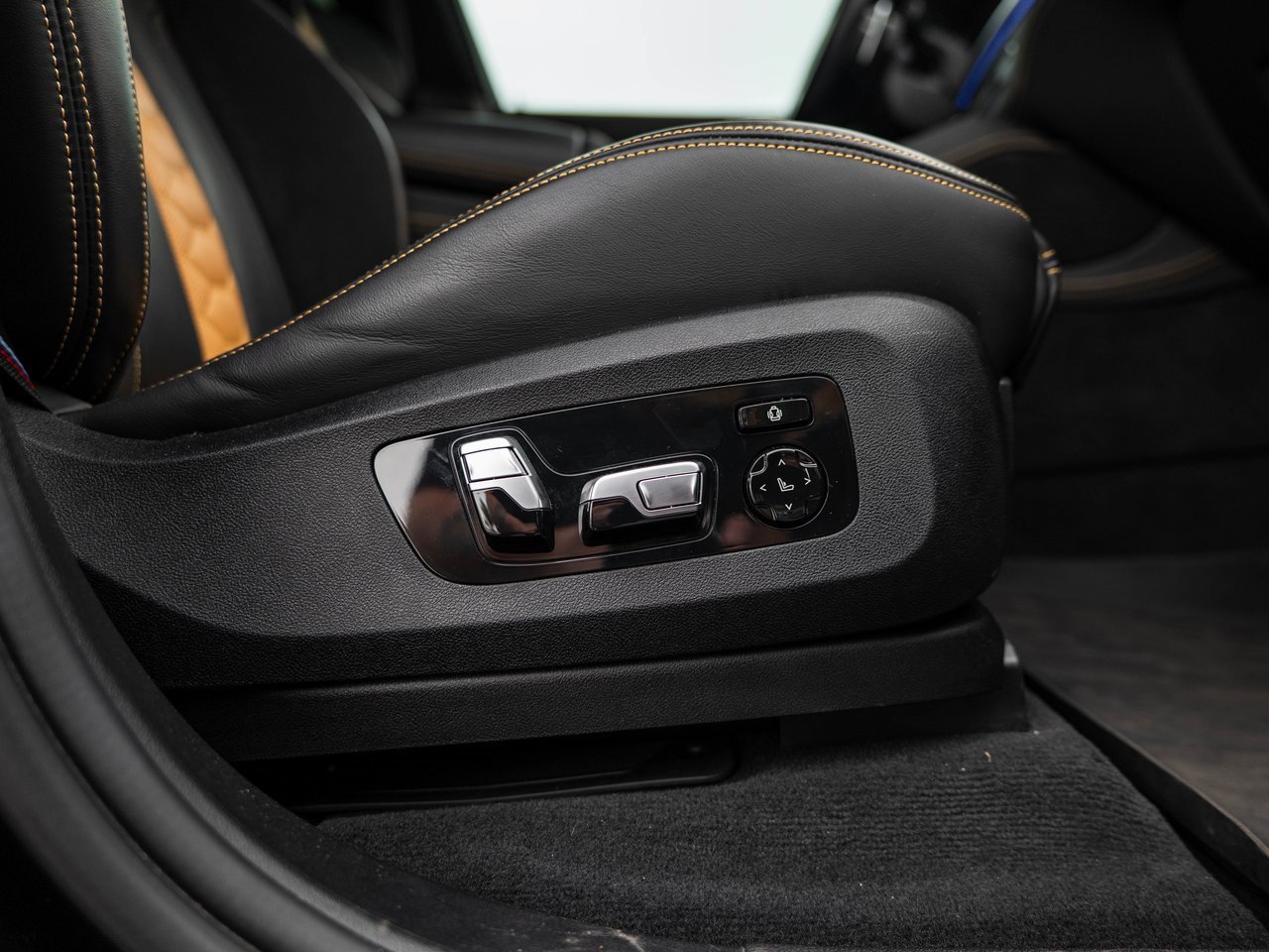 Used 2023 BMW X5 M Competition w/ Competition Package image 37