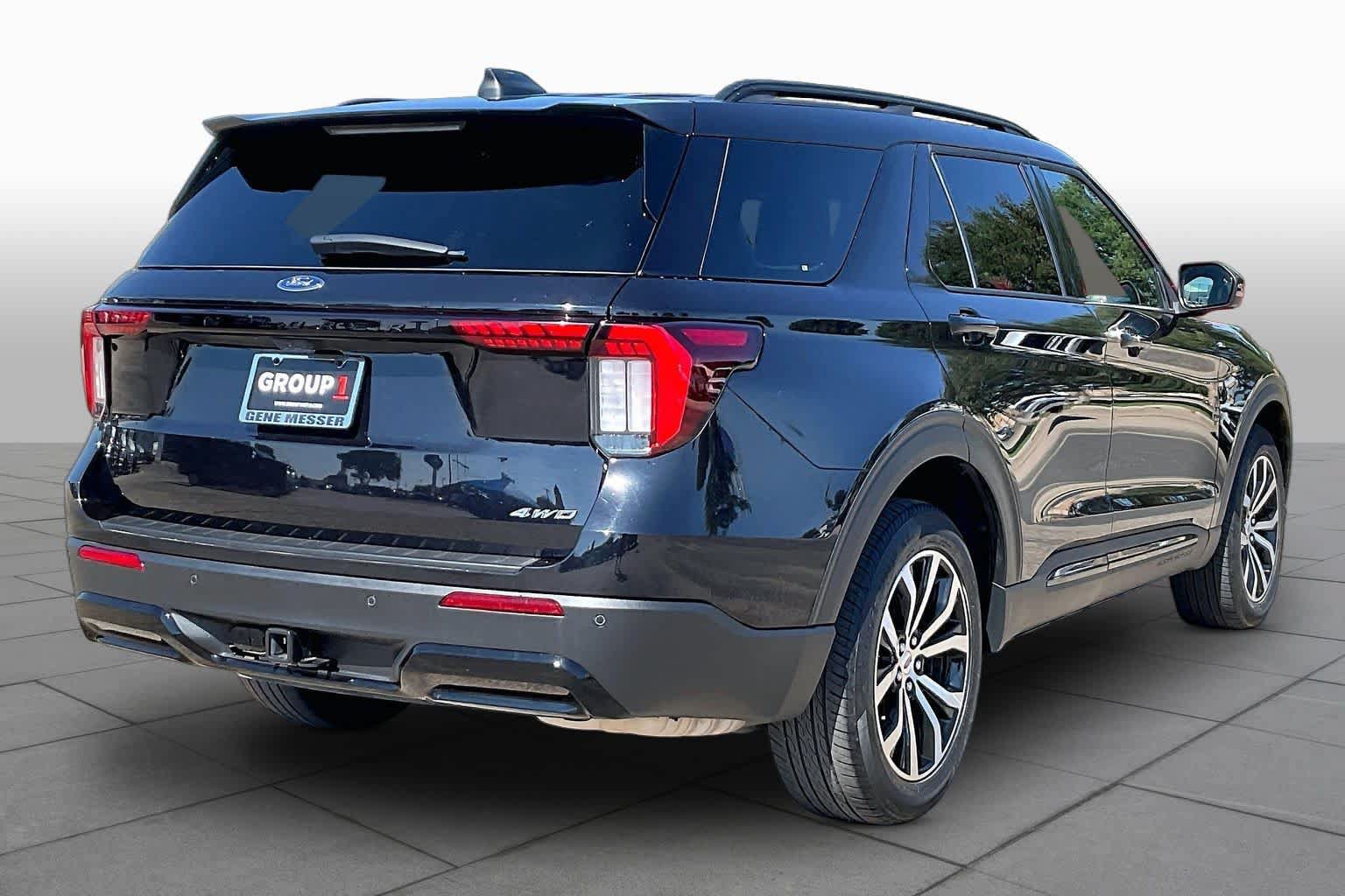 Certified 2025 Ford Explorer ST-Line AWD/4WD image 12