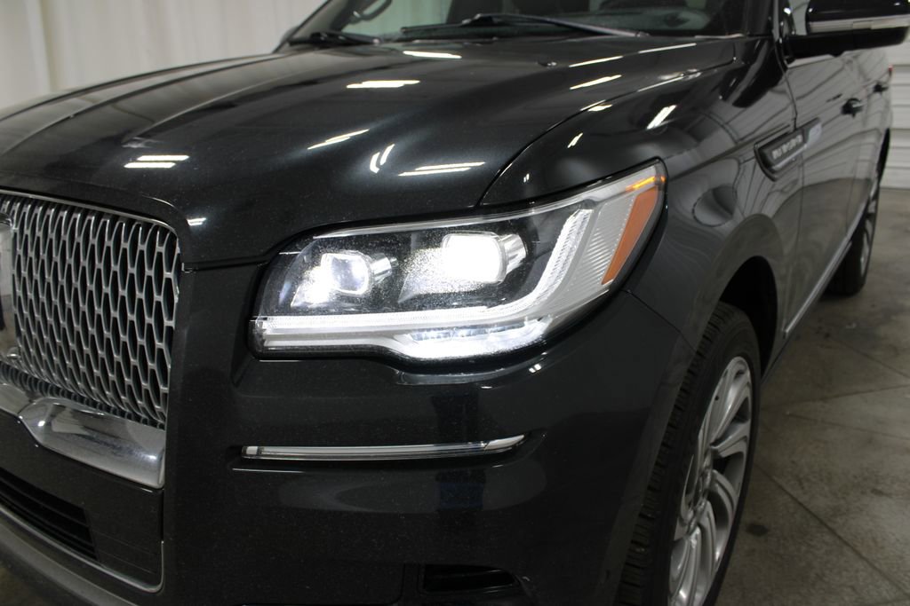 Used 2023 Lincoln Navigator Reserve image 13