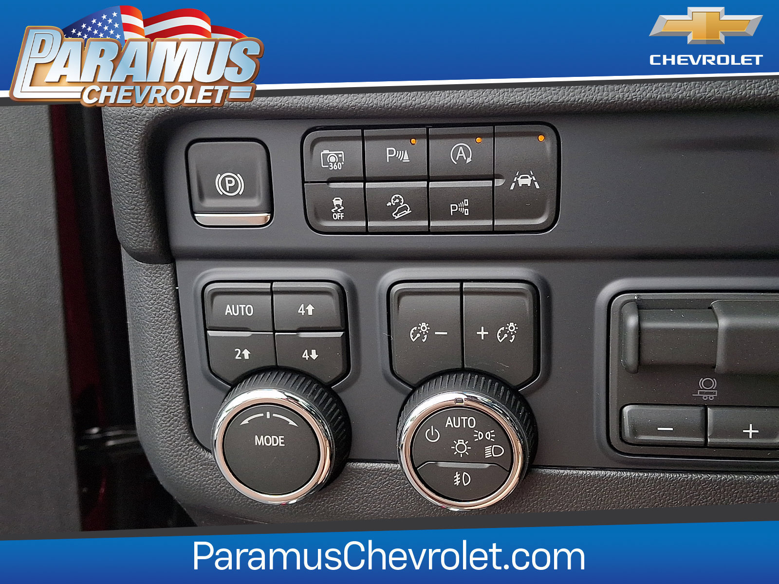 New 2026 Chevrolet Suburban LT w/ Comfort Package AWD/4WD image 16