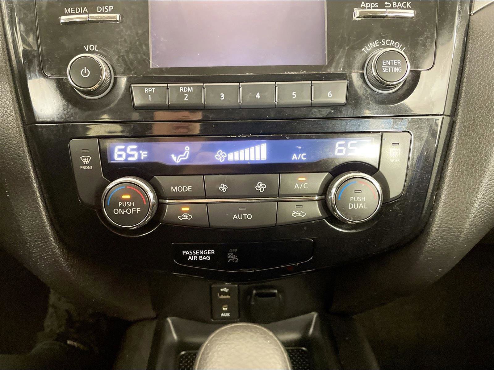 Used 2014 Nissan Rogue SV FWD image 9