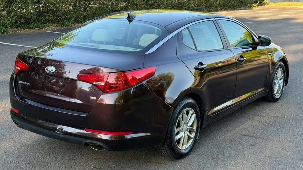 Used 2012 Kia Optima LX FWD image 7