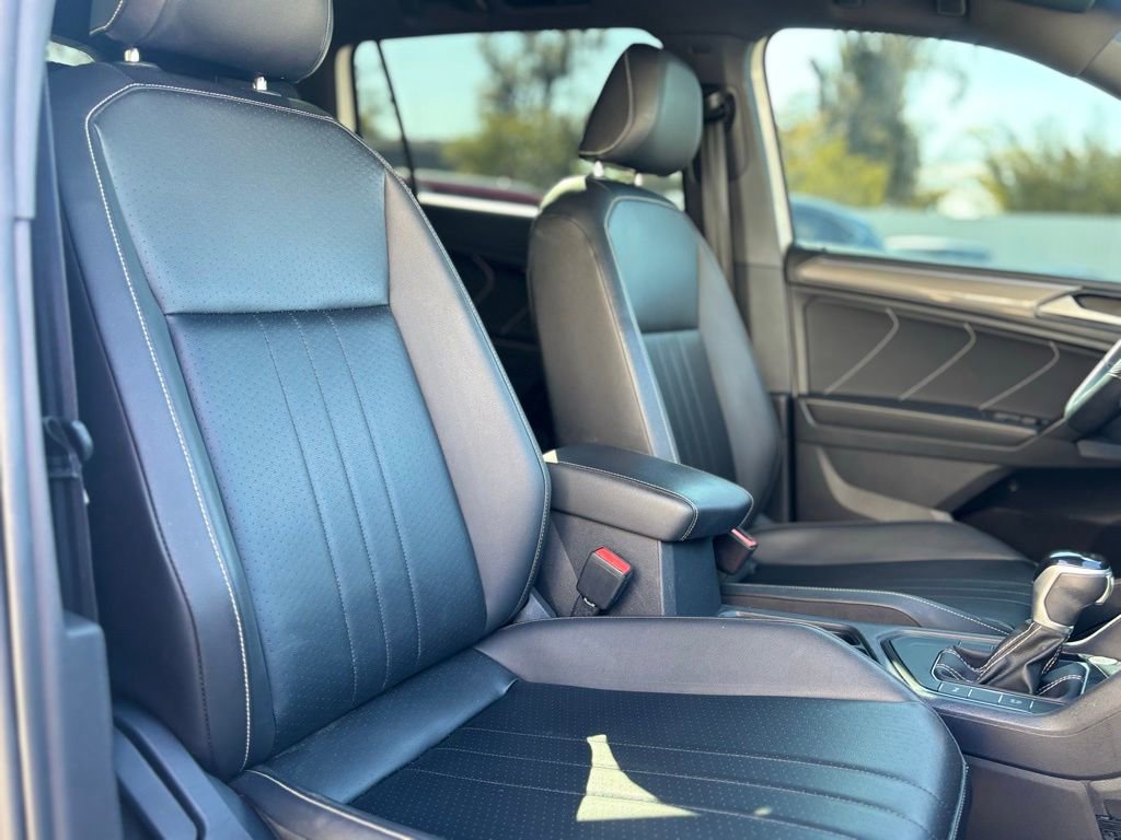 Used 2022 Volkswagen Tiguan SE R-Line image 14