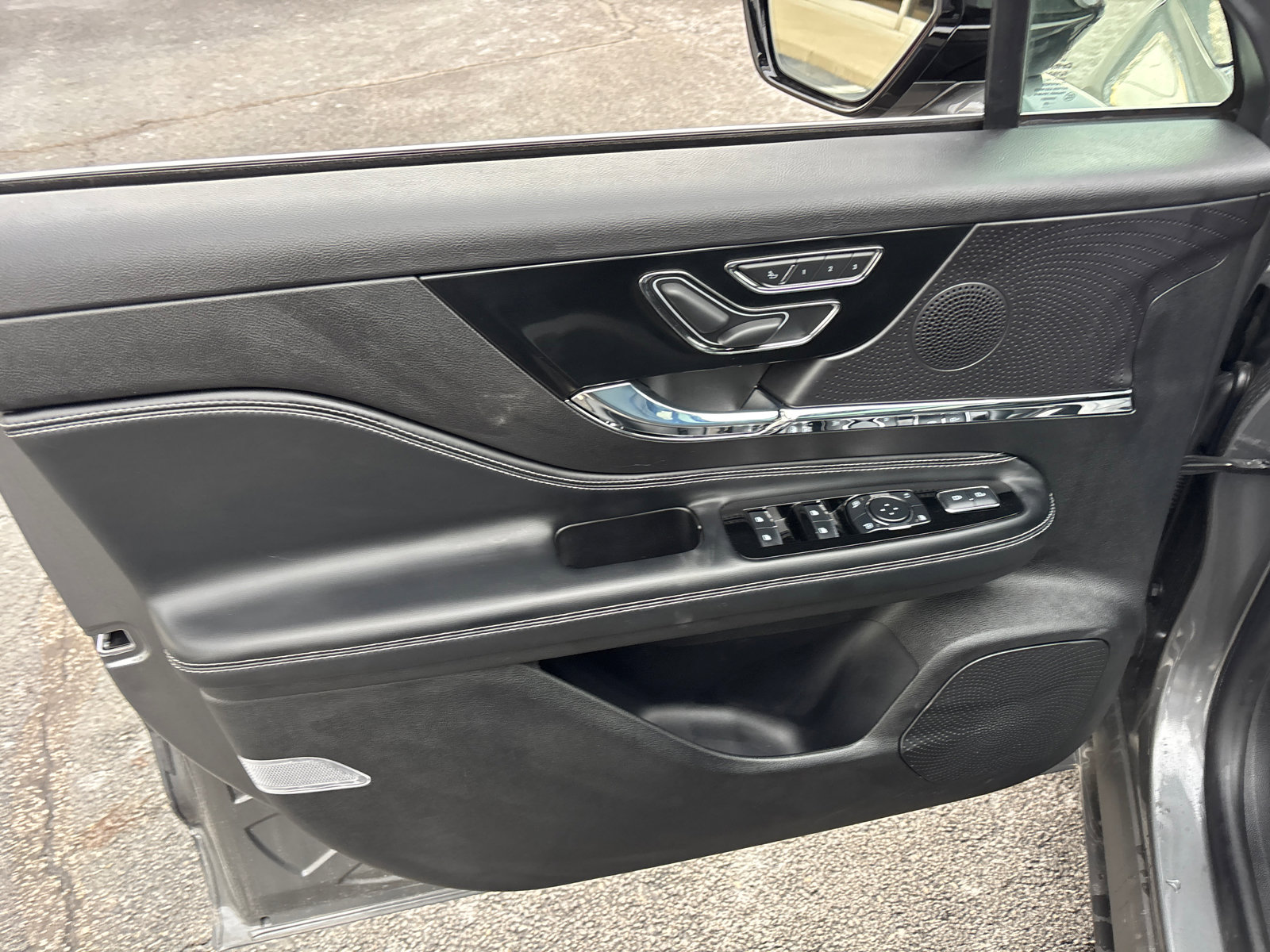 New 2026 Lincoln Corsair Reserve FWD image 11