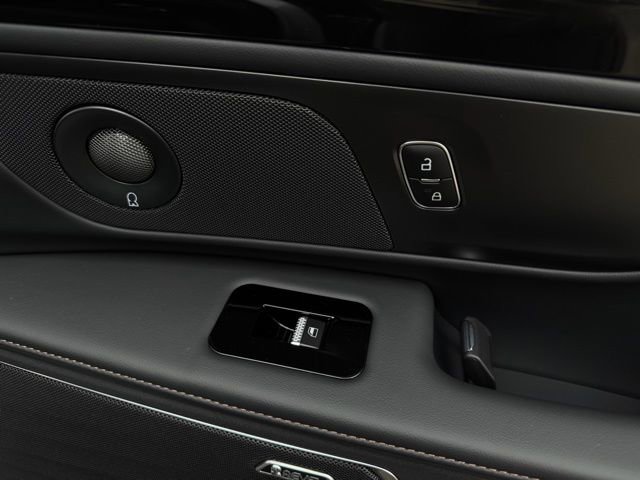 New 2026 Lincoln Nautilus Reserve w/ Jet Appearance Package image 16