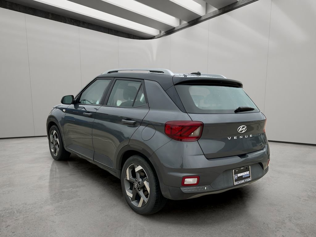 Used 2025 Hyundai Venue Limited image 3