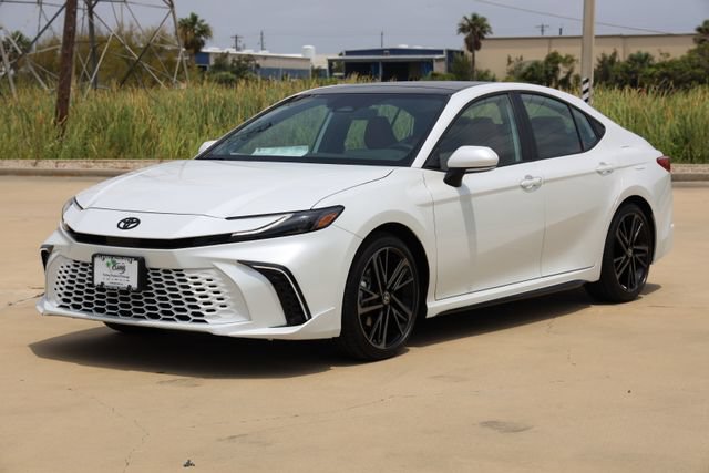 New 2026 Toyota Camry Hybrid FWD image 3