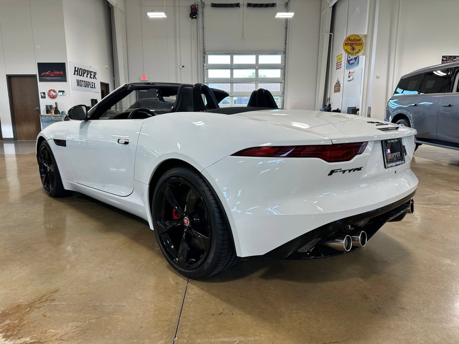 Used 2022 Jaguar F-TYPE Convertible RWD image 10
