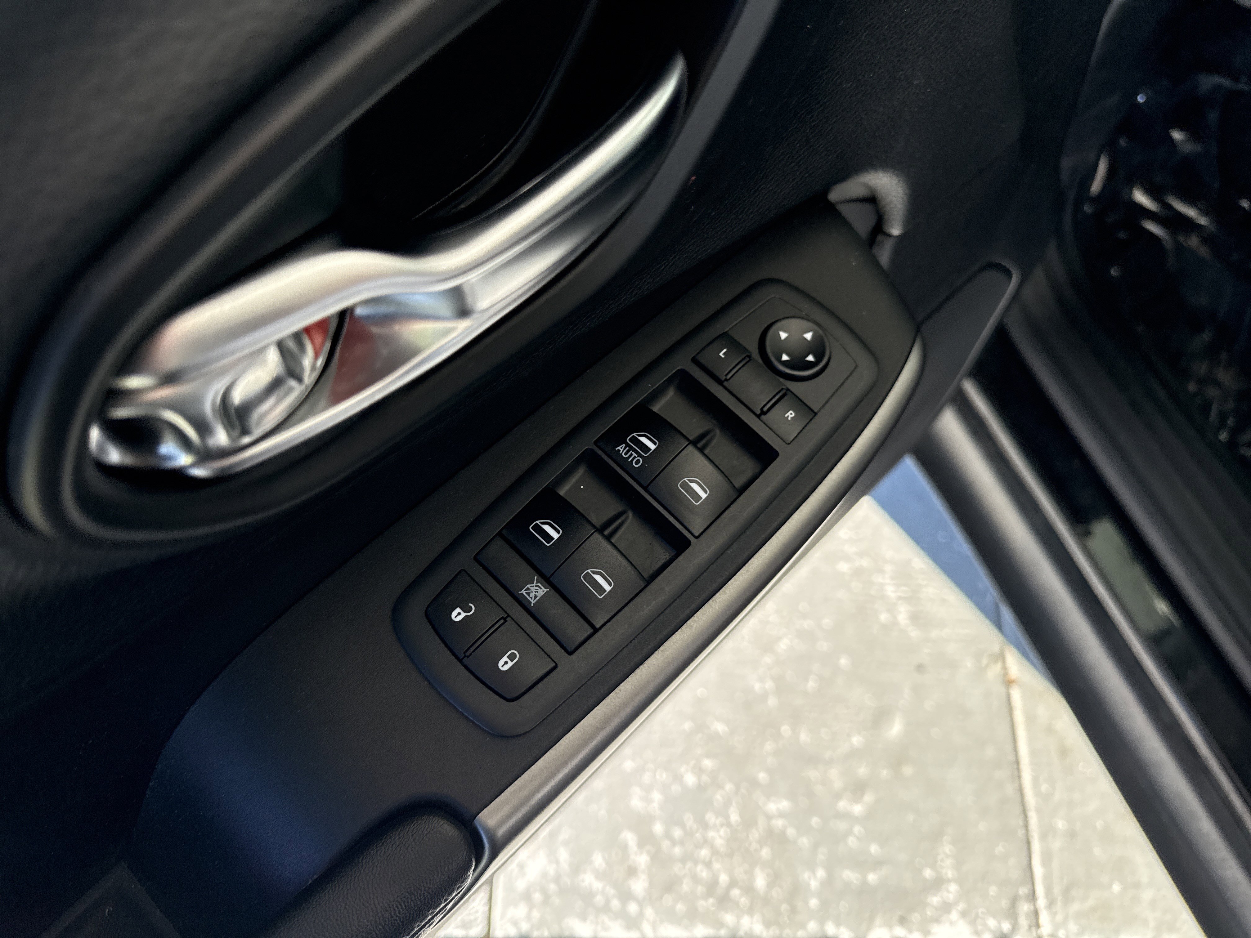 Used 2019 Jeep Cherokee Latitude w/ Popular Appearance Group image 14