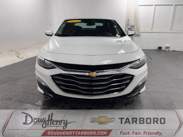 Used 2024 Chevrolet Malibu LT FWD image 2