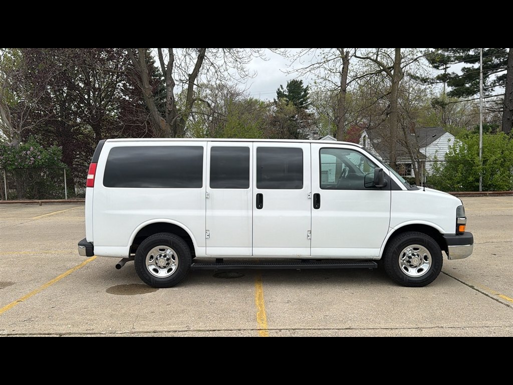 Used 2015 Chevrolet Express 2500 LT w/ LT Preferred Equipment Group RWD image 6