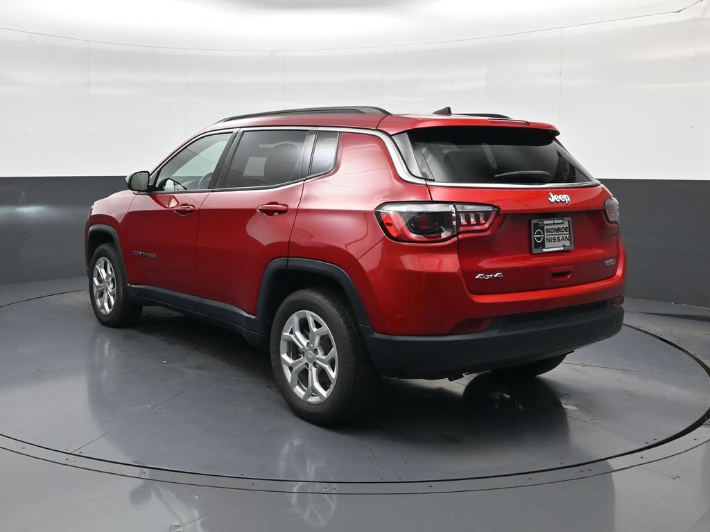 Used 2024 Jeep Compass Latitude AWD/4WD image 7