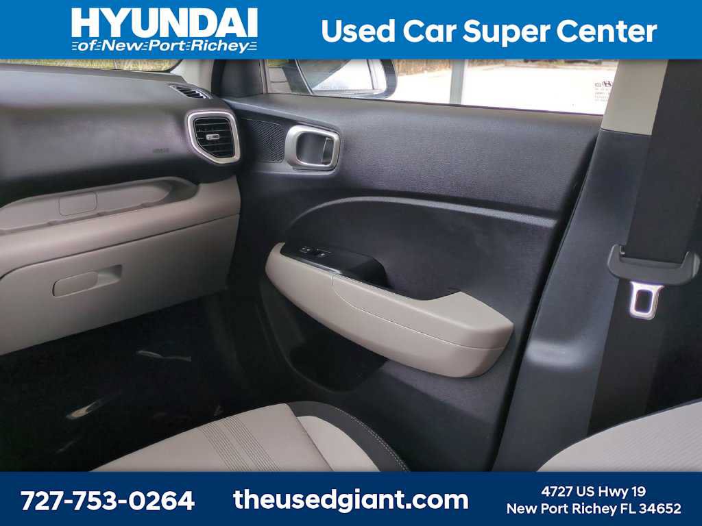 Certified 2024 Hyundai Venue SEL FWD image 18