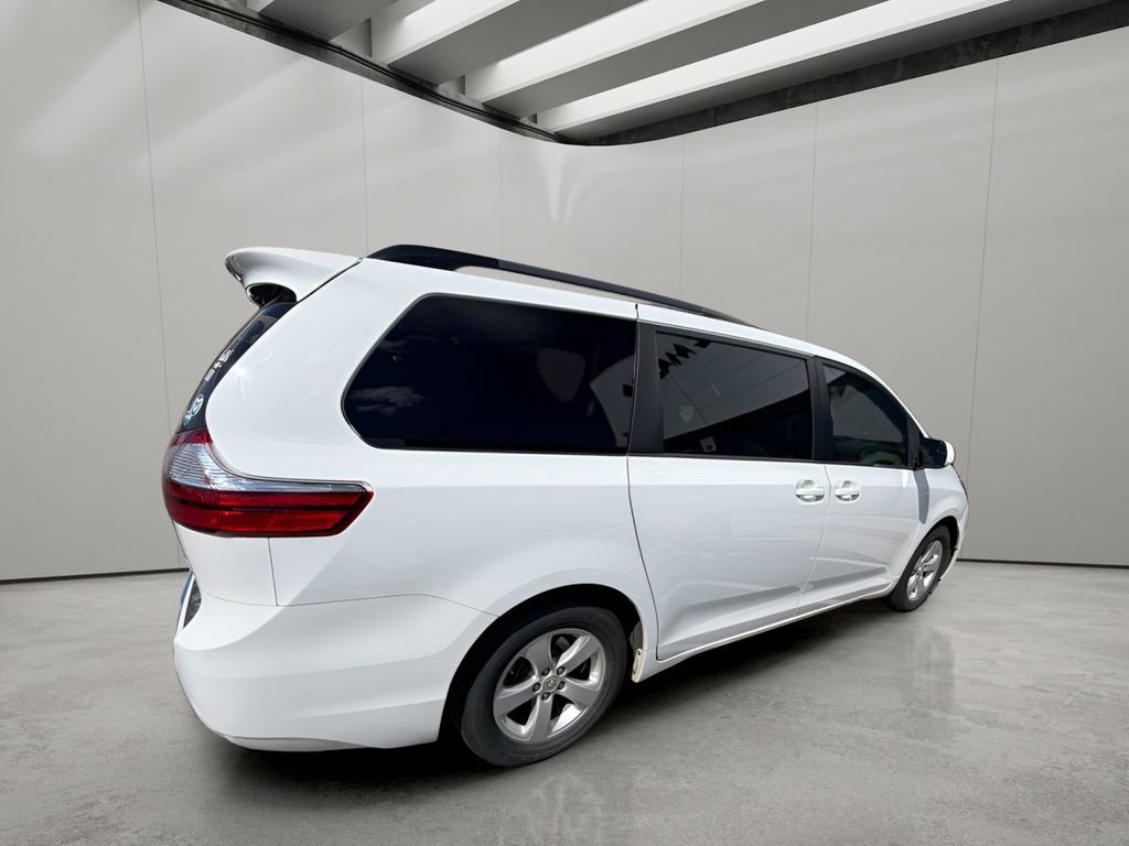 Used 2015 Toyota Sienna LE FWD image 3