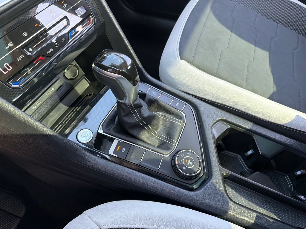 Certified 2025 Volkswagen Taos SE AWD/4WD image 18