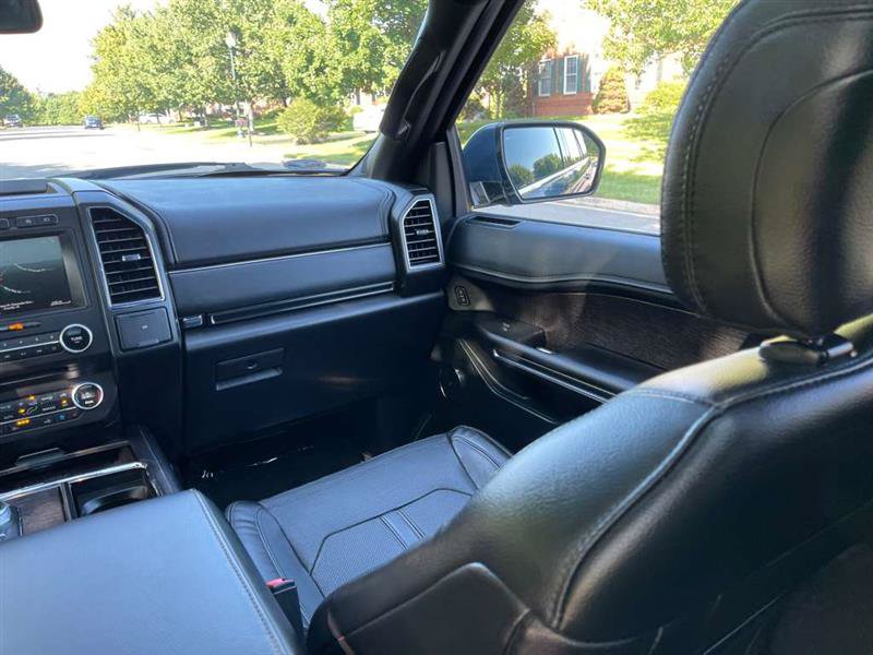Used 2018 Ford Expedition Limited w/ Equipment Group 302A AWD/4WD image 11