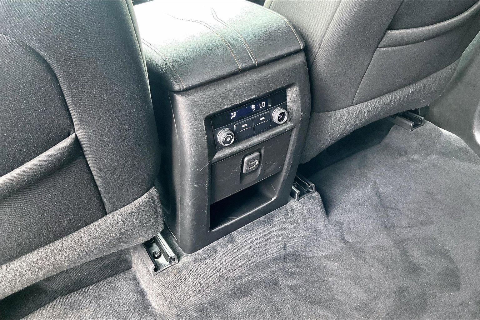 Used 2021 Chevrolet Traverse LT FWD image 10