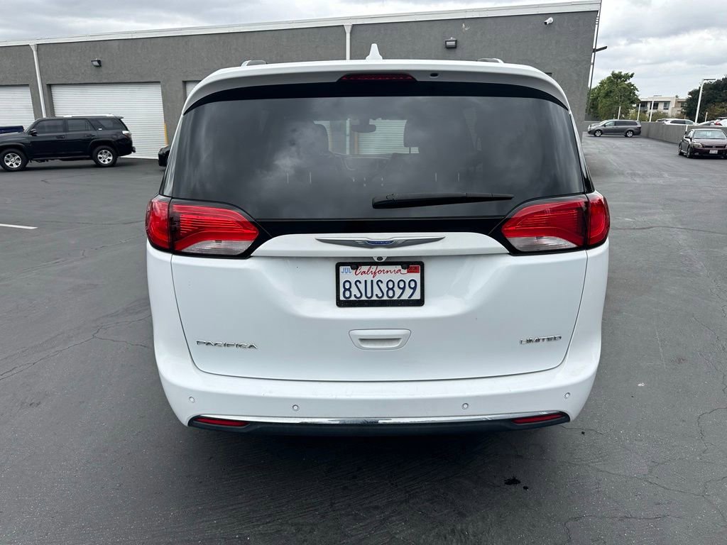 Used 2018 Chrysler Pacifica Limited FWD image 3