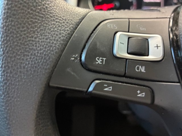 Used 2018 Volkswagen Atlas Launch Edition FWD image 15