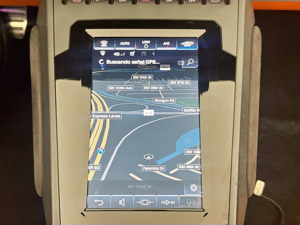 Used 2020 Lamborghini Huracan EVO image 13