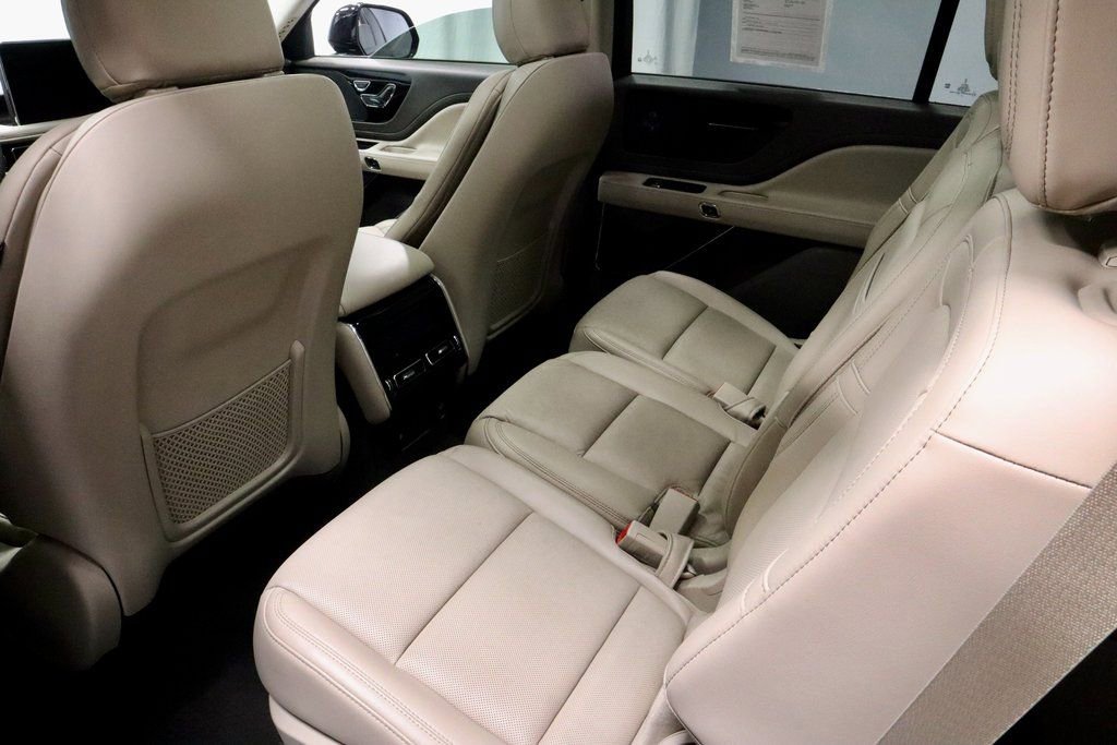 Used 2023 Lincoln Aviator Reserve w/ Class IV Trailer Tow Package image 24