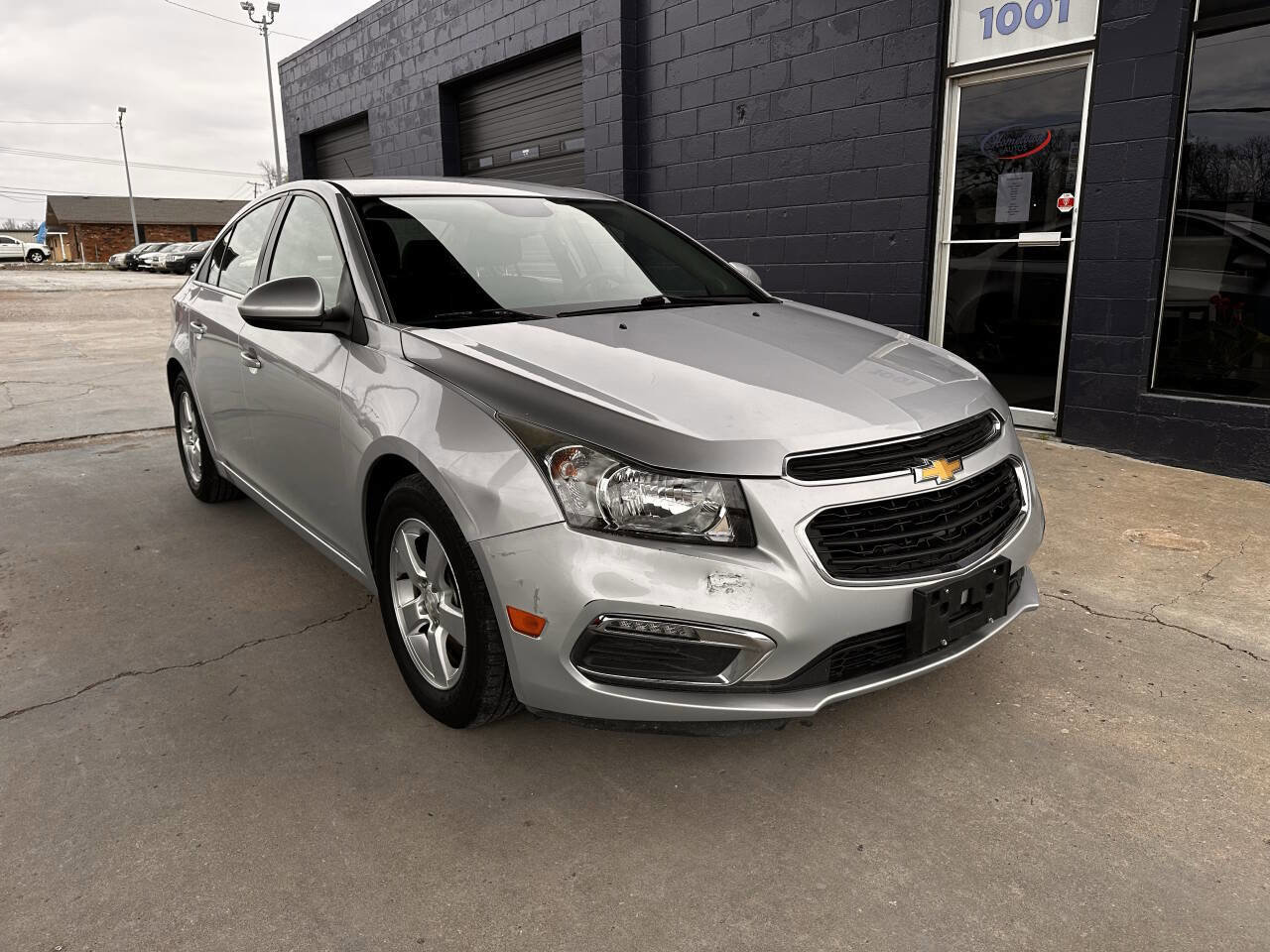 Used 2016 Chevrolet Cruze LT image 2