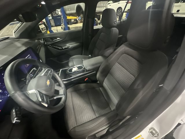 Used 2025 Chevrolet Equinox LT w/ Safety and Technology Package FWD image 17