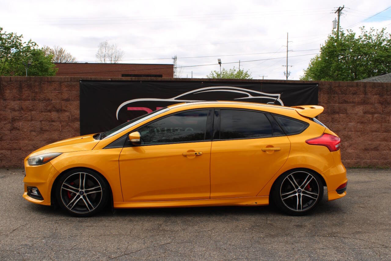Used 2015 Ford Focus ST w/ Equipment Group 401A FWD image 2