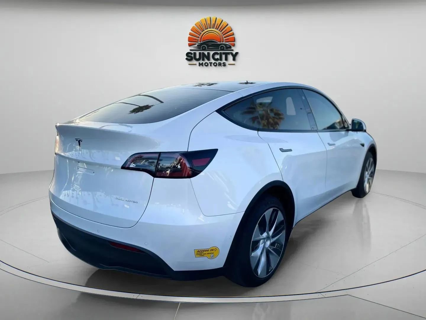 Used 2022 Tesla Model Y Long Range image 4