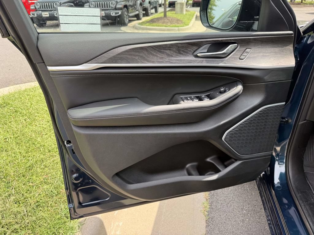 New 2027 Jeep Grand Cherokee Limited AWD/4WD image 32