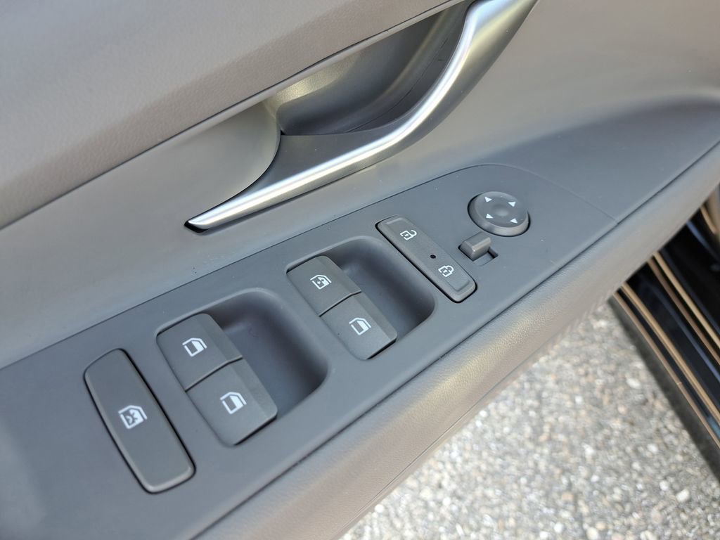 Used 2023 Hyundai Elantra SEL w/ Convenience Package image 13