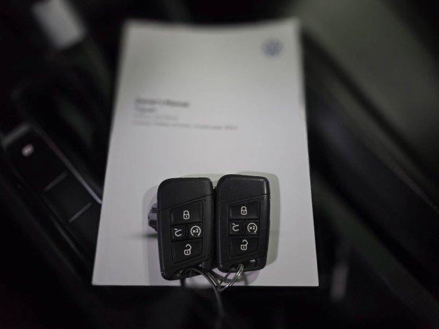 Used 2022 Volkswagen Tiguan SE FWD image 43
