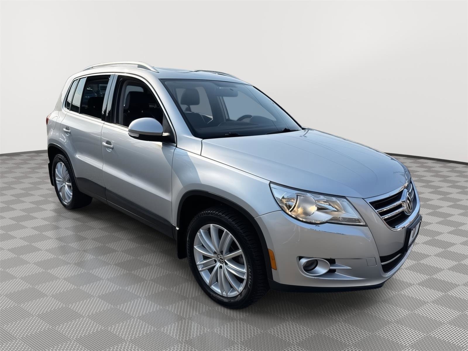 Used 2011 Volkswagen Tiguan SE image 5