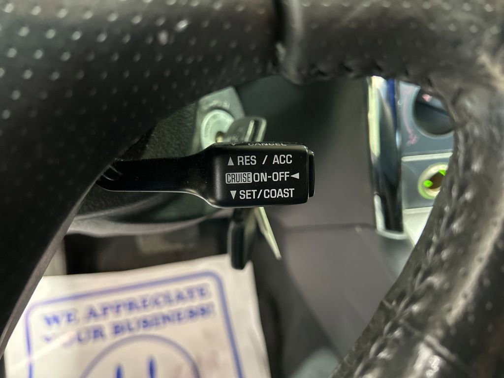 Used 2005 Pontiac Vibe AWD image 17