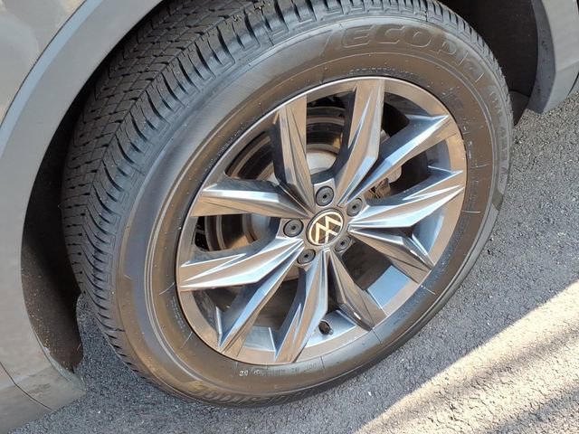 Used 2022 Volkswagen Tiguan SE image 8