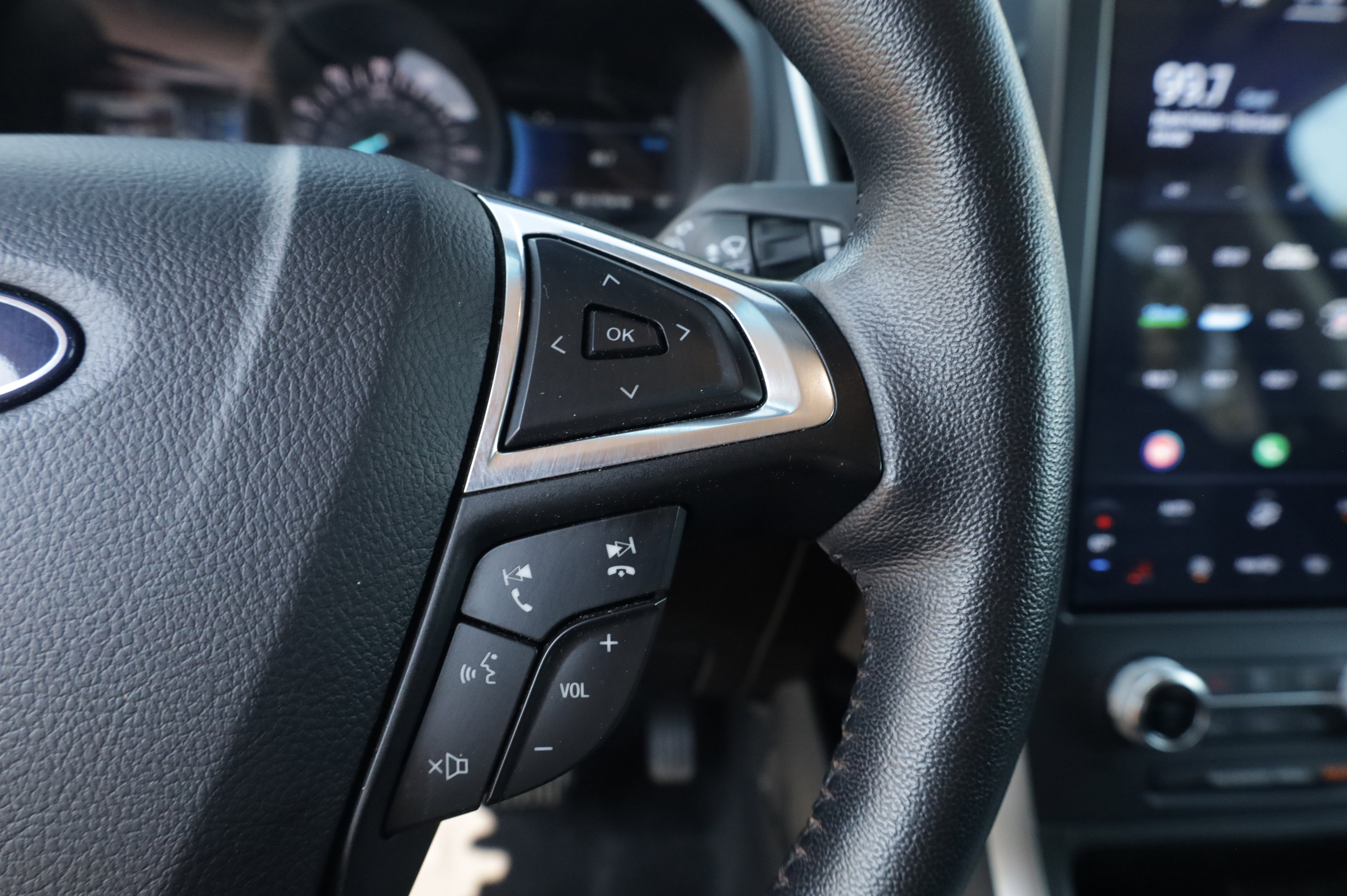 Used 2024 Ford Edge SEL image 26