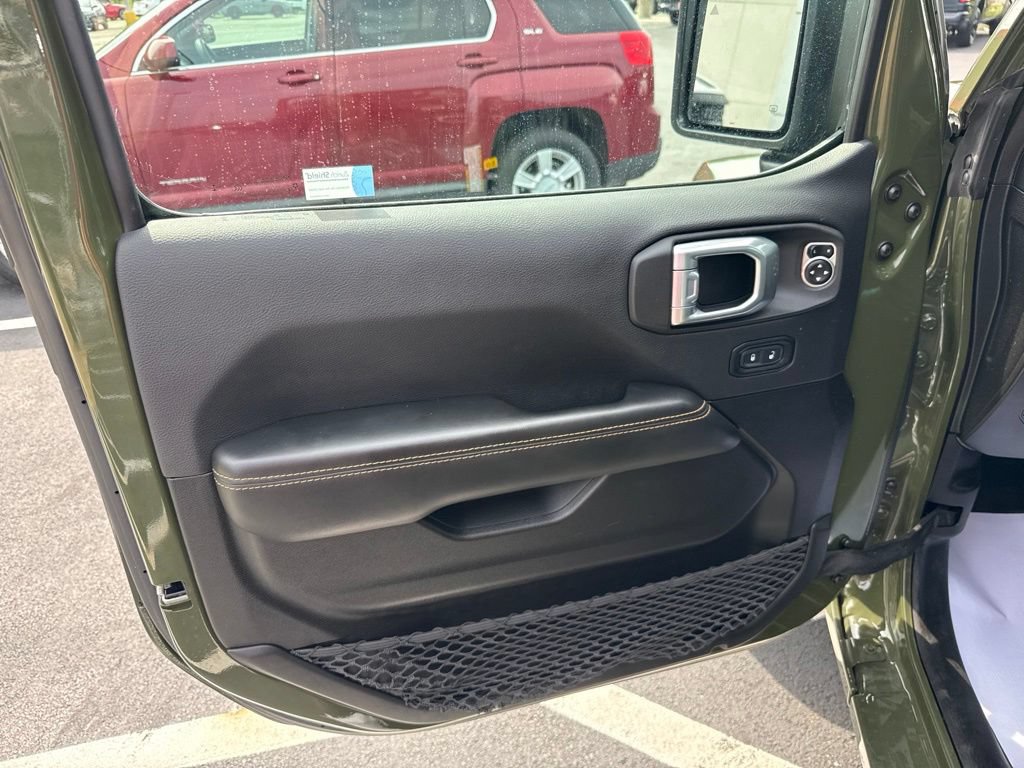 Used 2024 Jeep Wrangler Unlimited Sahara w/ Safety Group AWD/4WD image 10