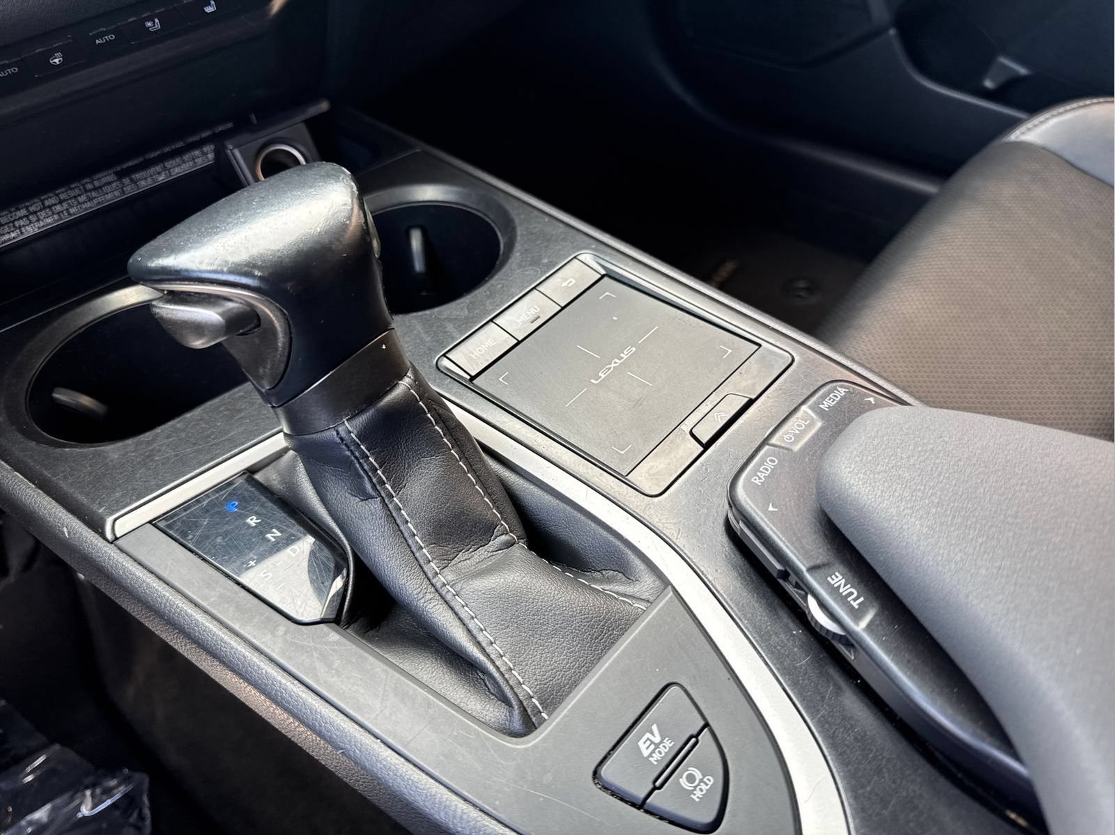 Used 2020 Lexus UX 250h w/ Premium Package AWD/4WD image 28