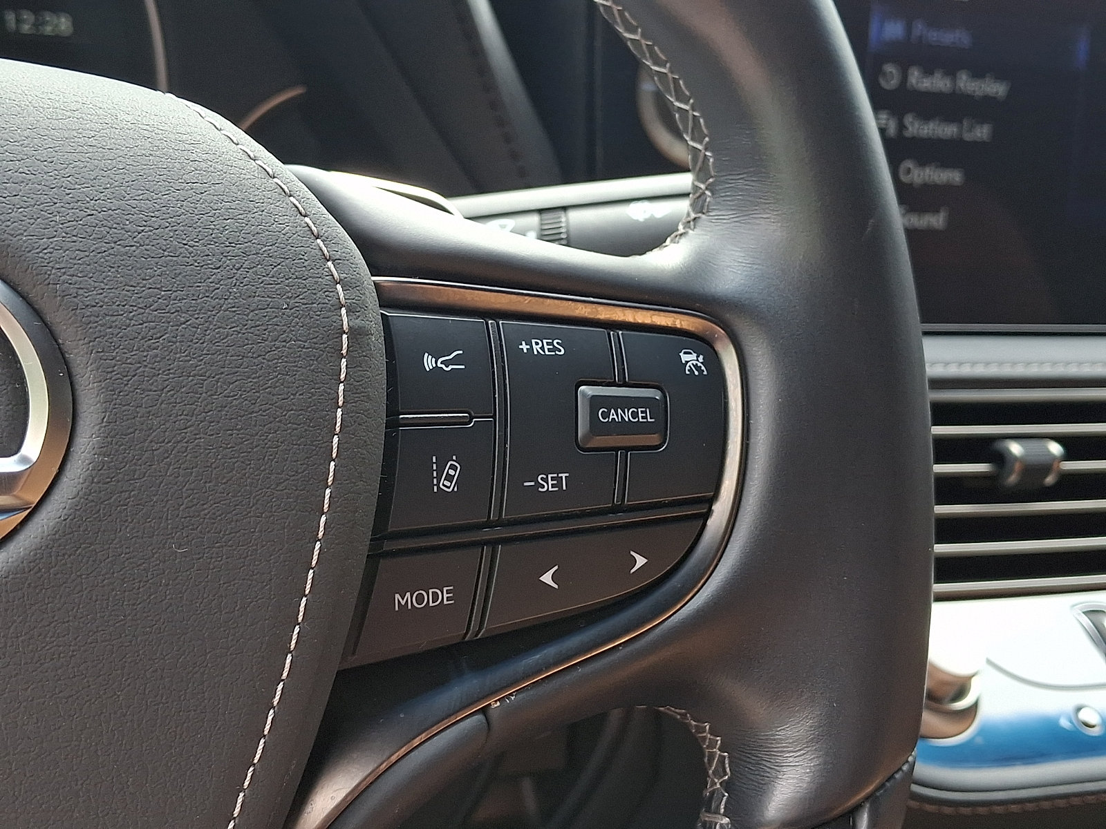 Used 2021 Lexus LS 500 AWD w/ Interior Upgrade Package image 22