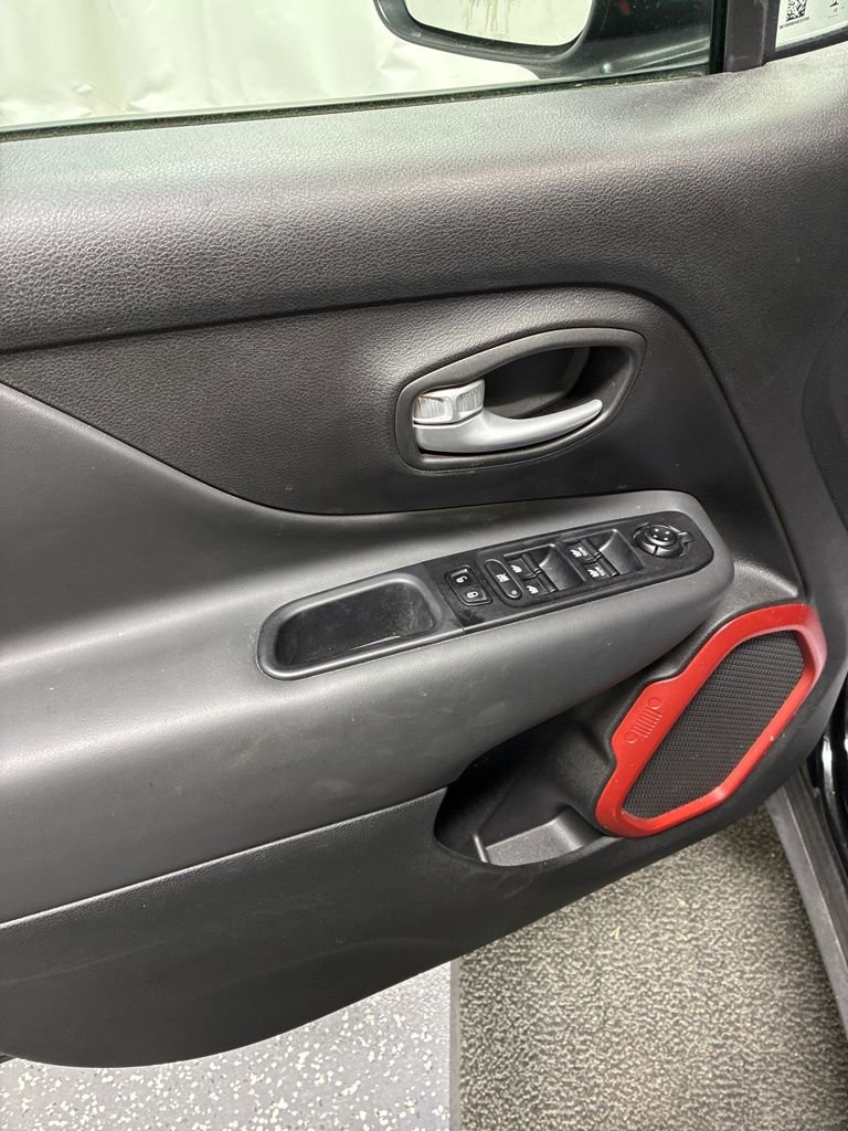 Used 2023 Jeep Renegade Trailhawk w/ Trailer Tow Group image 12