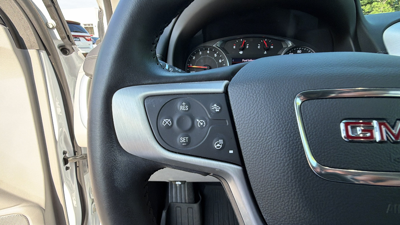 Used 2022 GMC Terrain SLT w/ Infotainment Package II AWD/4WD image 27