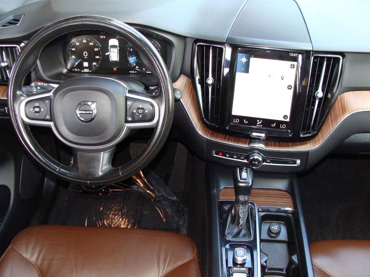 Used 2021 Volvo XC60 T5 Momentum w/ Premium Package AWD/4WD image 9