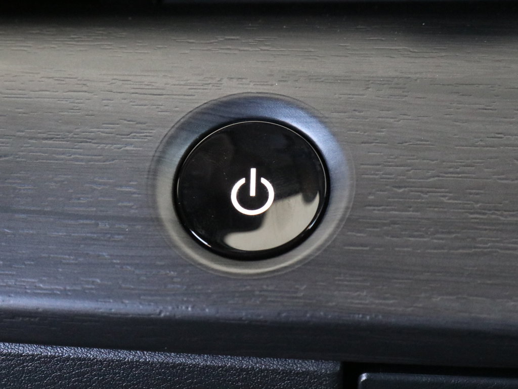 Used 2024 Nissan Ariya AWD image 23